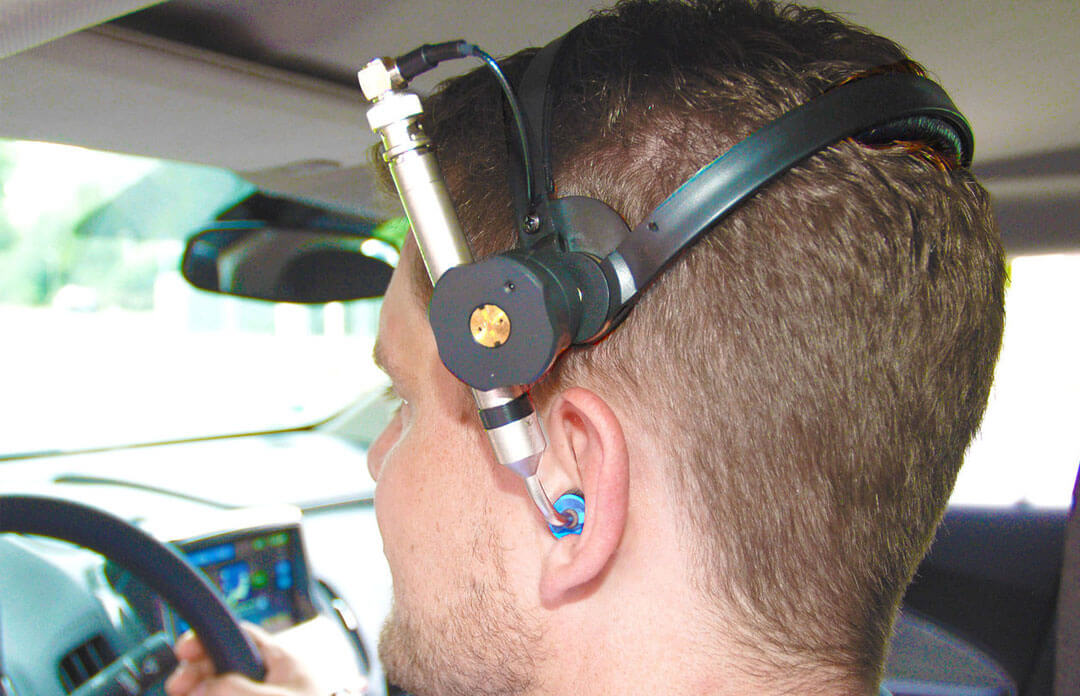 Male driver in a car uses BHM III.3.