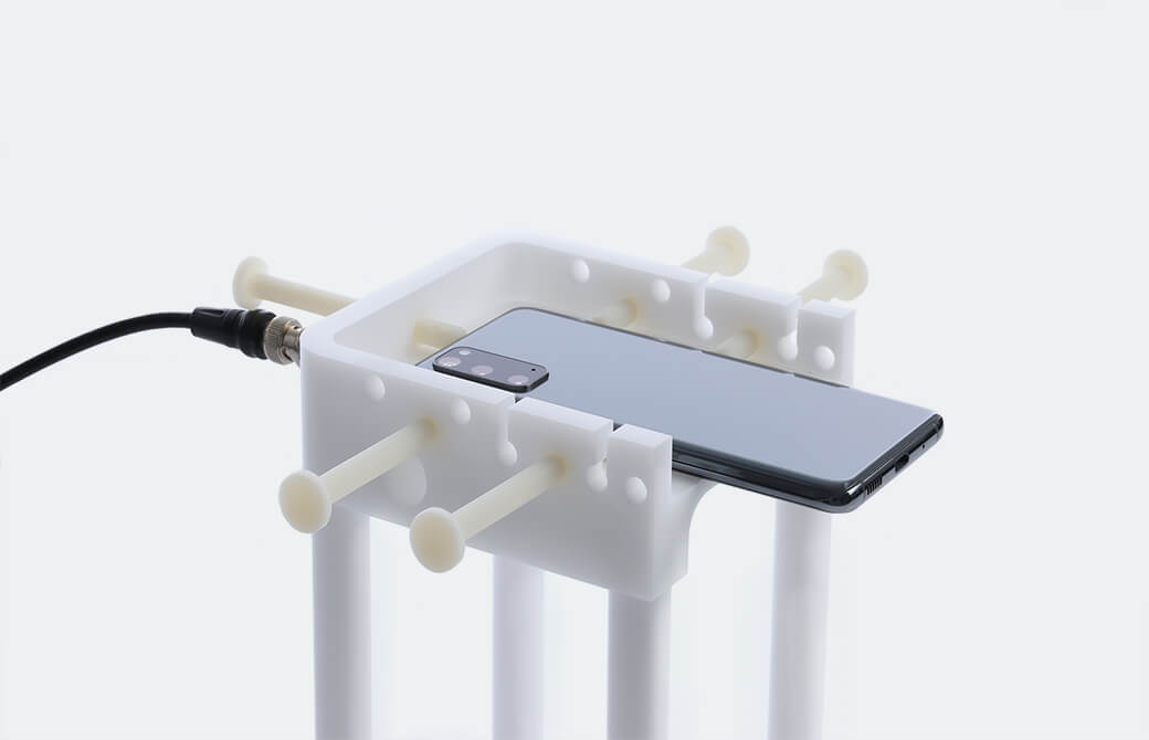 Probe coil HAC III with a smartphone